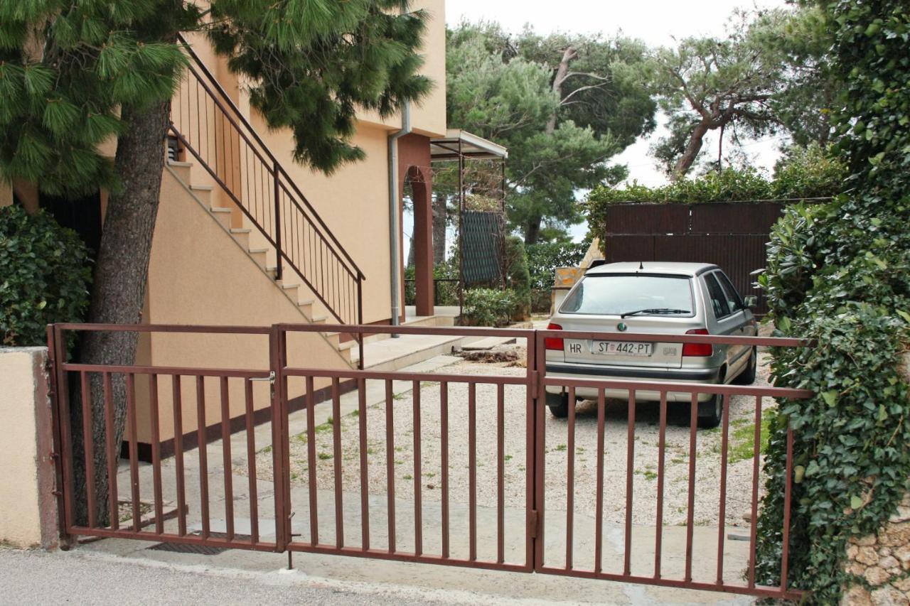 Apartments By The Sea Nemira, Omis - 5884 Tice Exterior photo