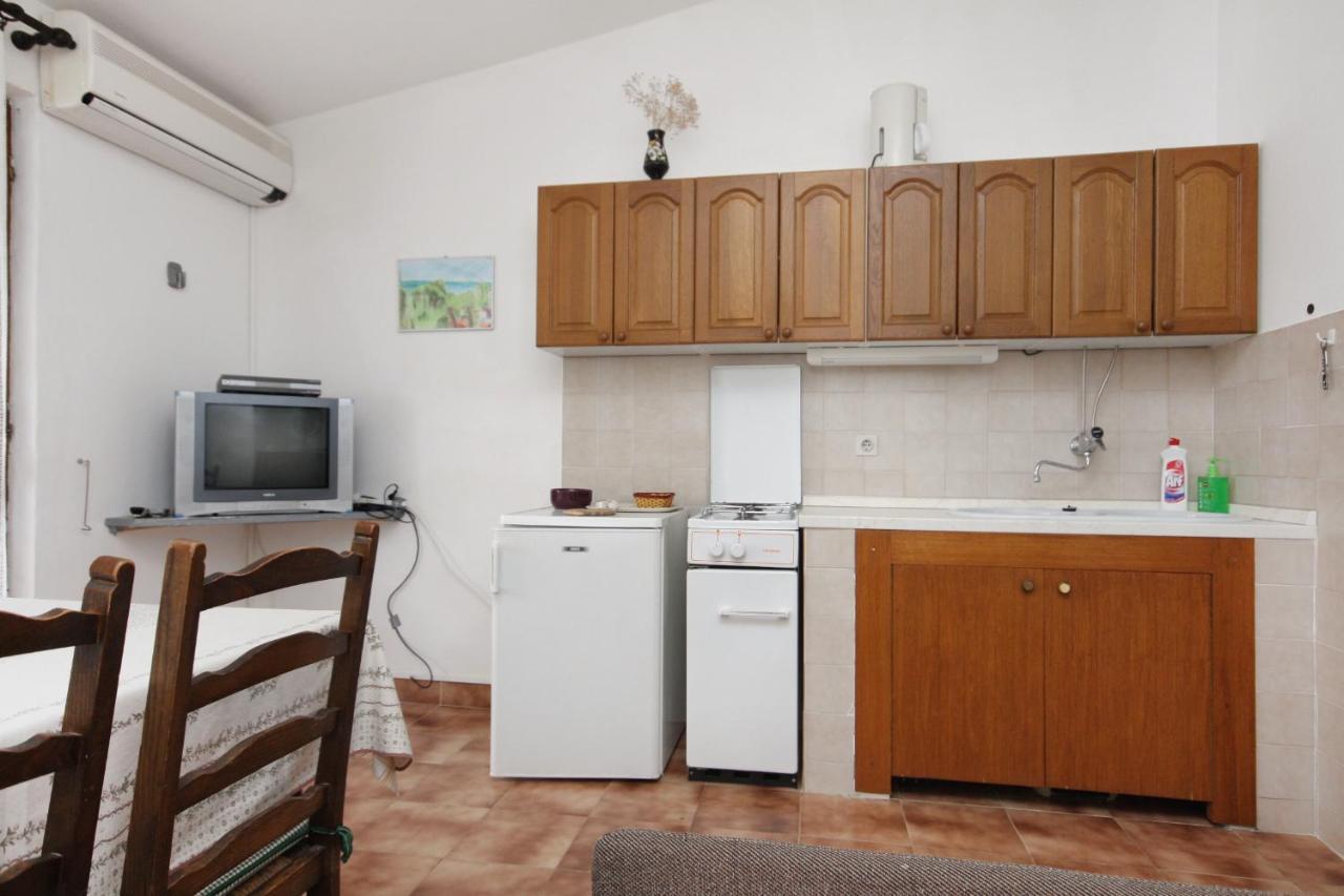 Apartments By The Sea Nemira, Omis - 5884 Tice Exterior photo