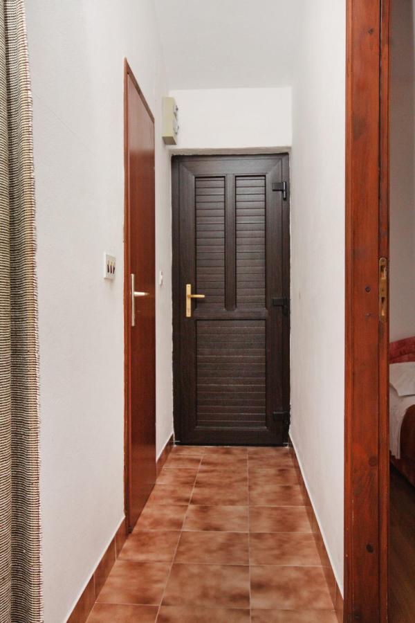 Apartments By The Sea Nemira, Omis - 5884 Tice Exterior photo